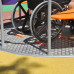 Carrousel pour aire de jeux accessible en fauteuil roulant