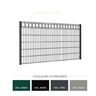 Grille en trellis soudé ornée d'une frise pour aire de jeux extérieure