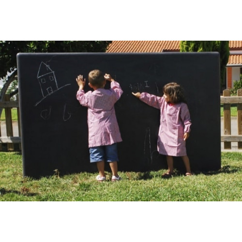 Dessin D'enfant Sur Tableau Noir Tenant Une Craie Dans La Main Concept Pour  L'apprentissage De La Créativité Des Enfants