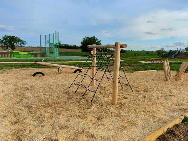 Aire de jeux en copeaux de roseaux Rosum
