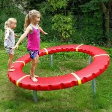 Structure de jeux dynamique pour aires de jeux extérieurs