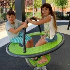 Jeu à bascule Loop pour aires de jeux