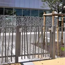 Clôture à barreaux pour aire de jeux