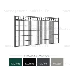 Grille en trellis soudé ornée d'une frise pour aire de jeux extérieure