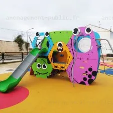 Structure multi-activités pour aires de jeux sur le thème des monstres
