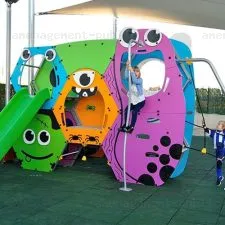 Structure multi-activités pour aires de jeux sur le thème des monstres