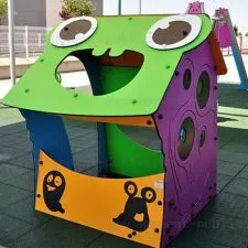 Maisonnette pour aires de jeux sur le thème des monstres