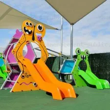 Structure multi-activités pour aires de jeux sur le thème des monstres