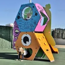 Structure multi-activités pour aires de jeux sur le thème des monstres