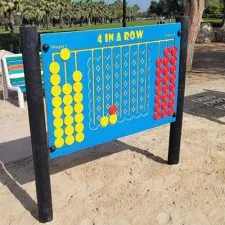 Panneau d’aire de jeux inspiré du Puissance 4