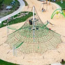Pyramide en filet de corde de 9 m pour aires de jeux