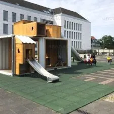 Aire de jeux extérieurs en dalles caoutchouc