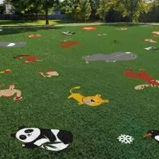 Gazon artificiel pour aires de jeux sur le thème des animaux