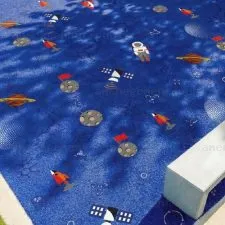 Gazon synthétique thématique pour aires de jeux