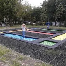 Trampoline enterré sur aire de jeux extérieure