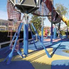 Feuilles de mousse antichoc pour sécuriser les aires de jeux