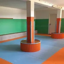 Feuilles de mousse antichoc pour sécuriser les espaces publics