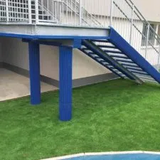 Feuilles de mousse antichoc pour sécuriser les espaces publics