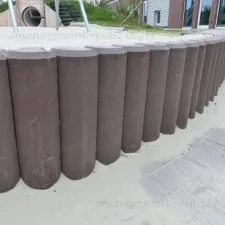 Rondins demi-lune en plastique recyclé pour bordures et palissades