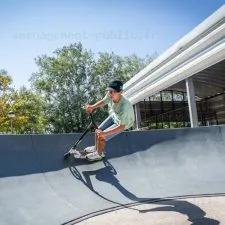 Piste de pumptrack en polyester renforcé