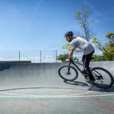 Aménagement circuit pumptrack en polyester