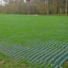 Piquets de fixation en acier pour pose de grille de renfort sur gazon